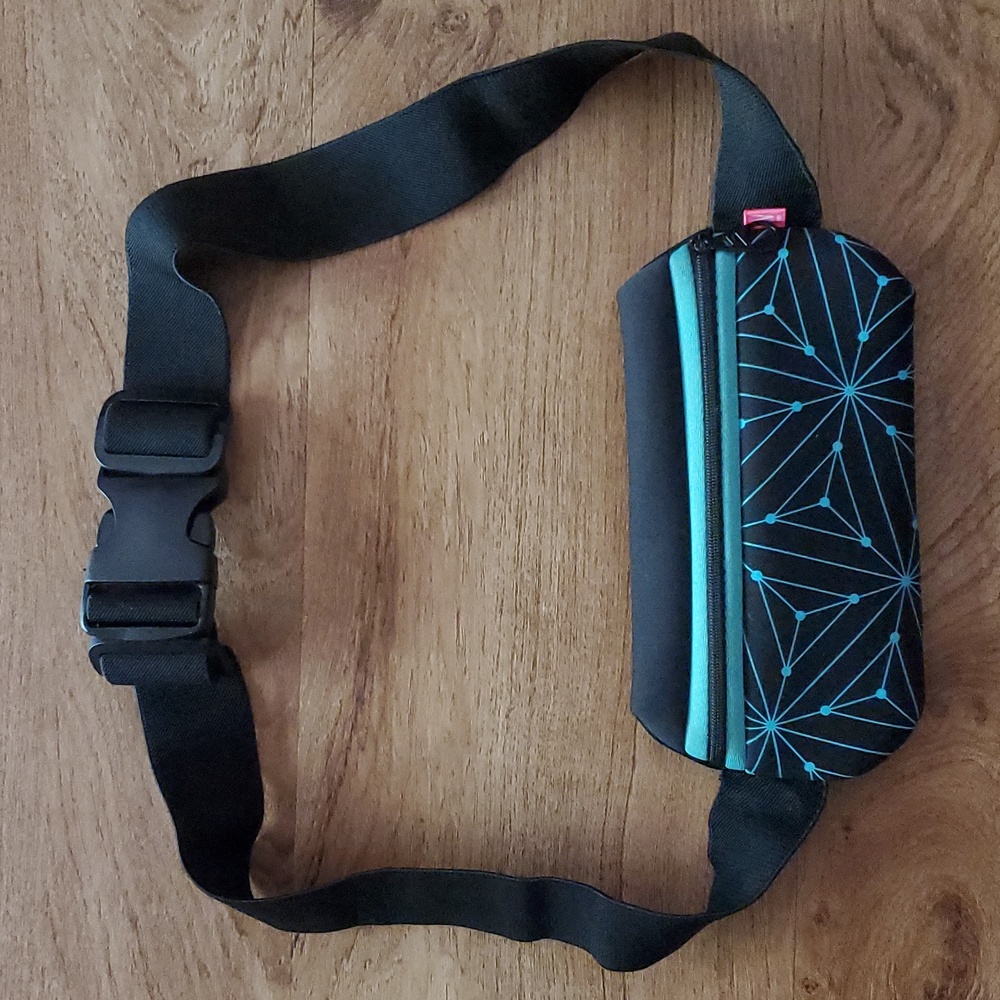 My Tagalongs Zipper Black and Turquoise Neoprene Fanny Pack Pouch 7.5" x 4"